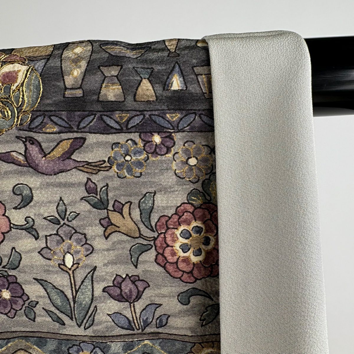 【美品】訪問服 身長162.5cm 袖長66.5cm M 雙層 落款あり コプト花紋 器物 刺繡 金線 灰紫 純蠶絲 逸品級