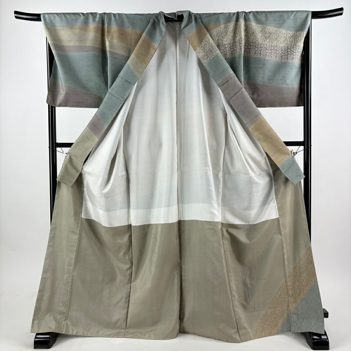 【美品】訪問服 身長169.5cm 袖長69.5cm L 雙層 牛首紬織織地 落款あり 縞 幾何學圖案 灰綠 純蠶絲 逸品級