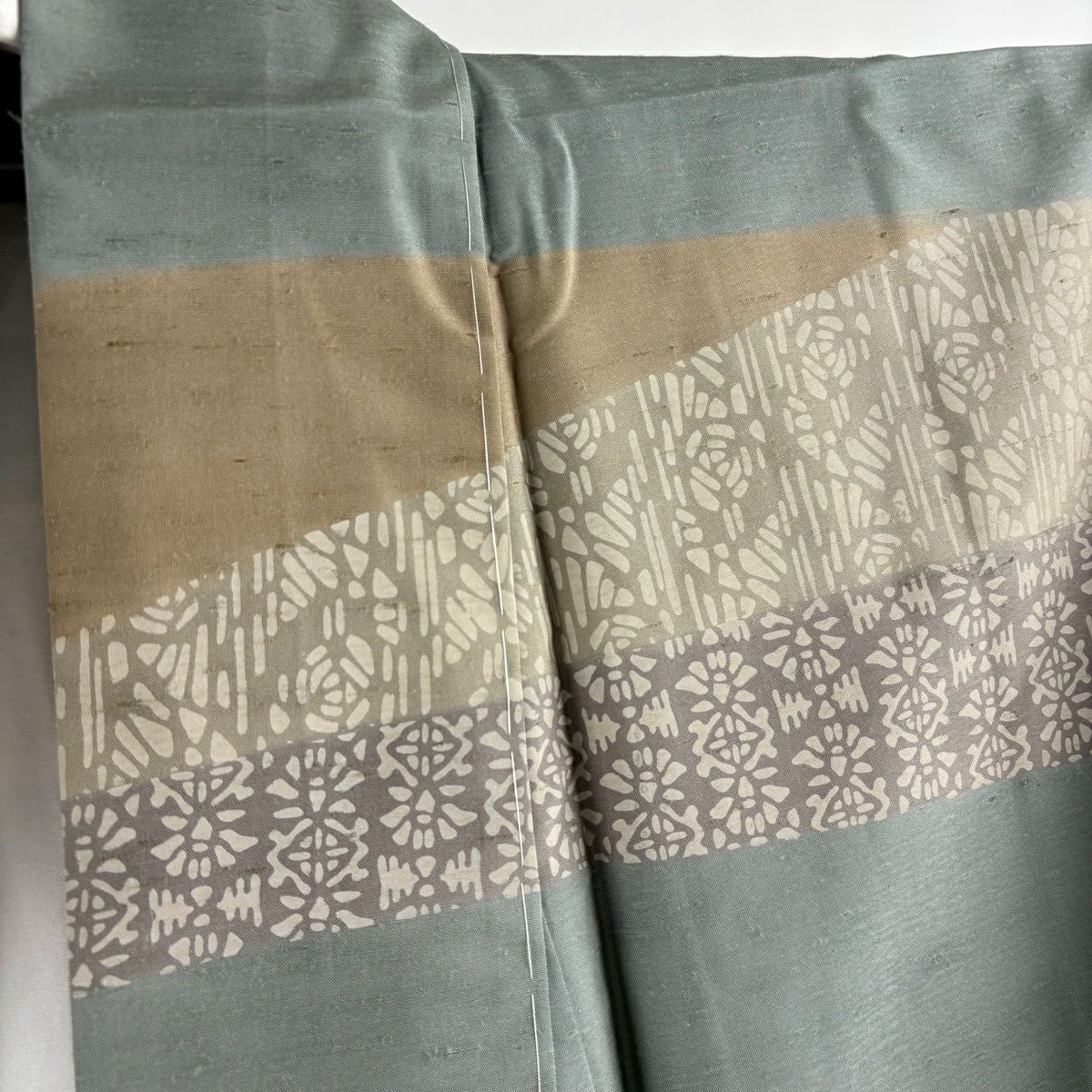 【美品】訪問服 身長169.5cm 袖長69.5cm L 雙層 牛首紬織織地 落款あり 縞 幾何學圖案 灰綠 純蠶絲 逸品級