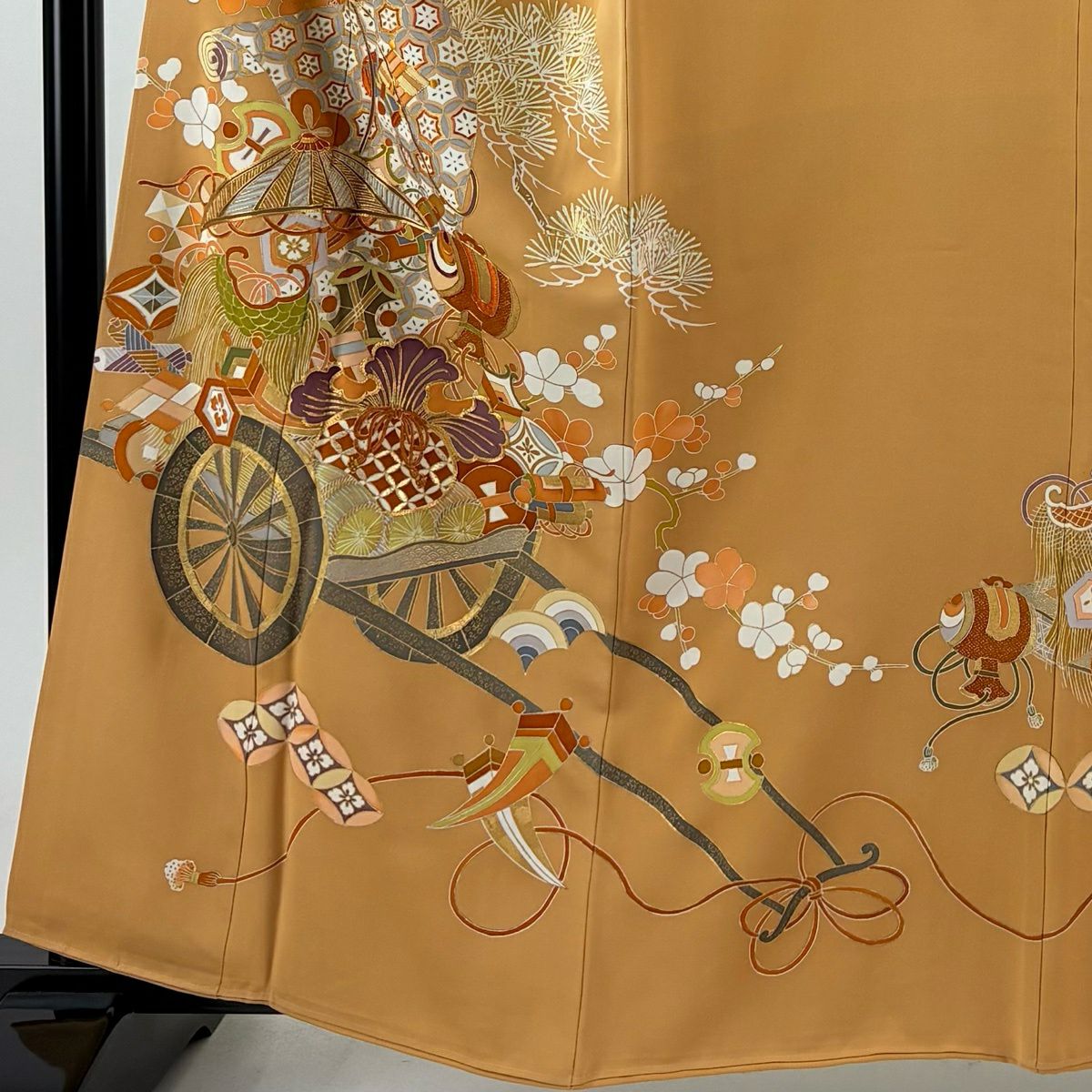 留袖禮服禮服 身長161cm 袖長64cm M 雙層 千總 落款あり 寶盡くし 荷車 金絲刺繡 淺橙色 純蠶絲 逸品級 三つ紋