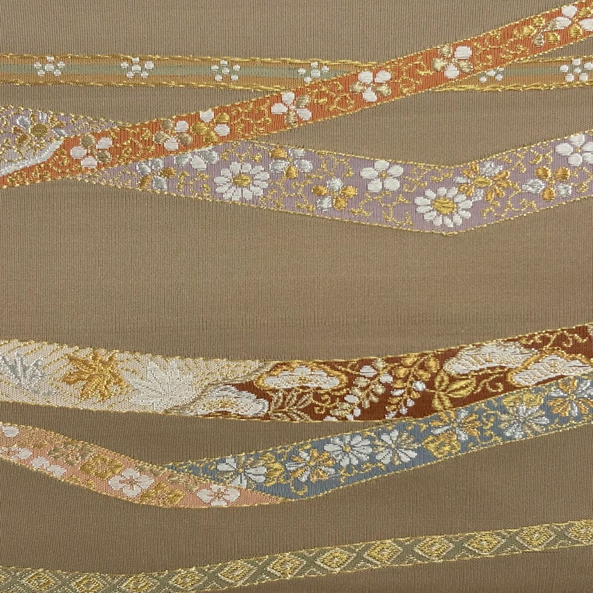 袋帶 逸品級 河村織物 落款 花丸紋 熨斗紋 金銀彩 刺繡 淺茶 純蠶絲