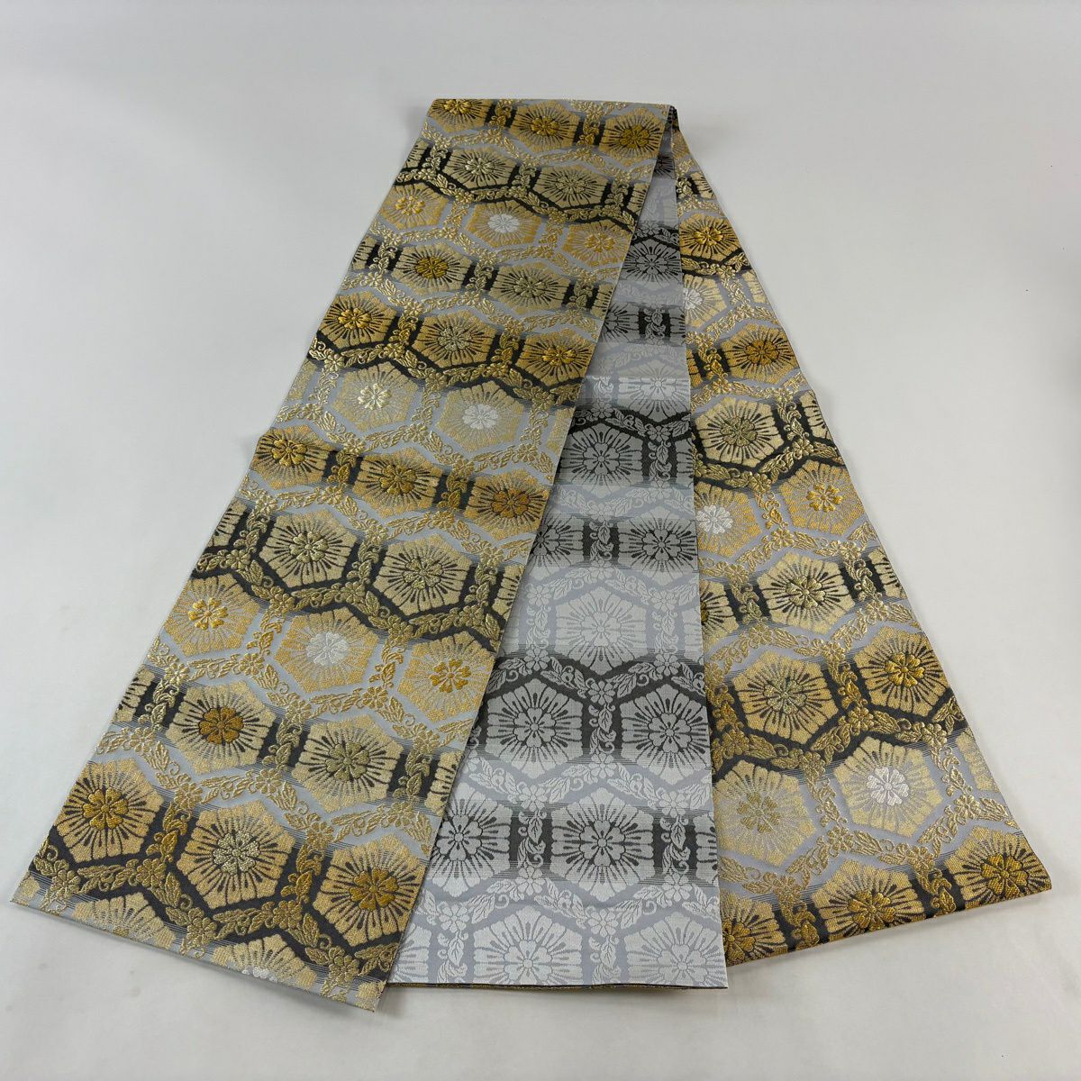【美品】 袋帶 名品級 本袋 龜甲 草花紋紋 唐織 金絲 灰色 全通 純蠶絲