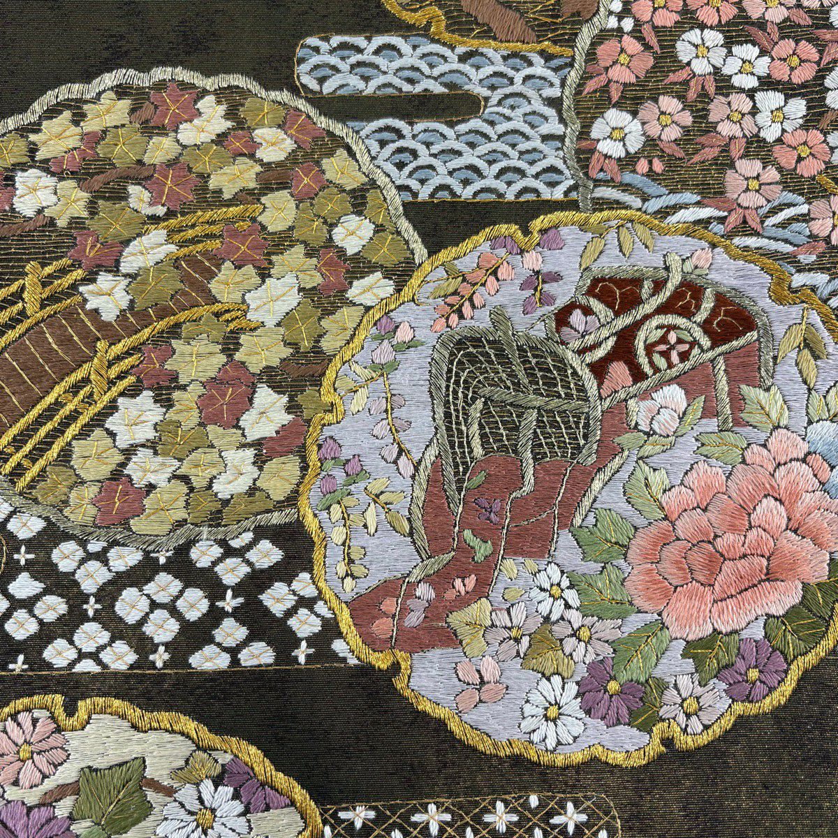 【美品】 袋帶 名品級 雪輪 花鳥 刺繡 金銀彩 金 純蠶絲 お太鼓柄
