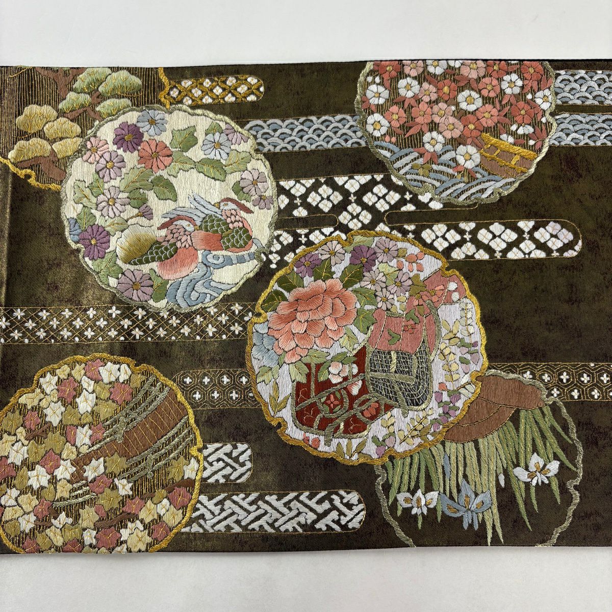 【美品】 袋帶 名品級 雪輪 花鳥 刺繡 金銀彩 金 純蠶絲 お太鼓柄