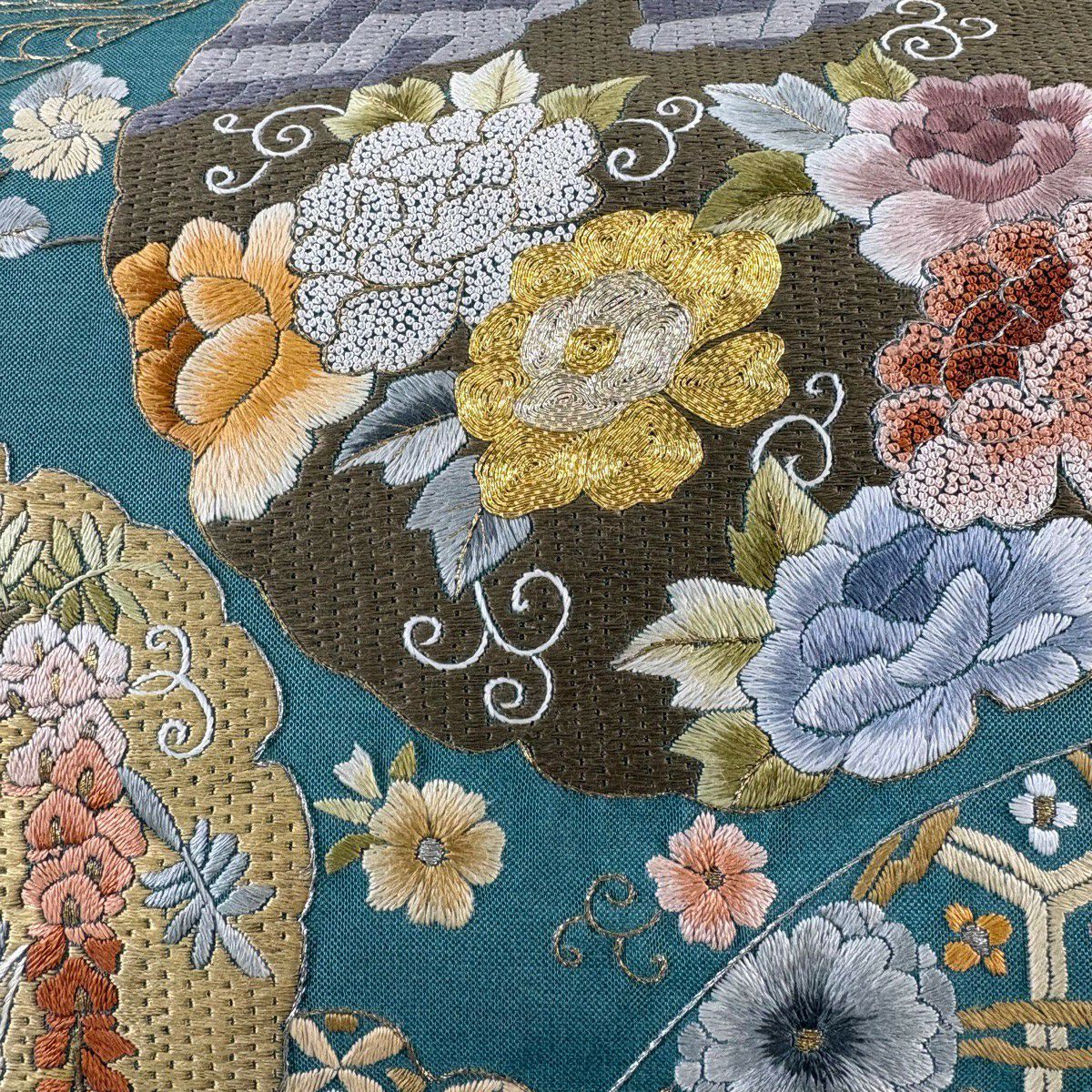 【美品】 袋帶 名品級 扇子面 雪輪 金銀彩 刺繡 綠 お太鼓柄 純蠶絲