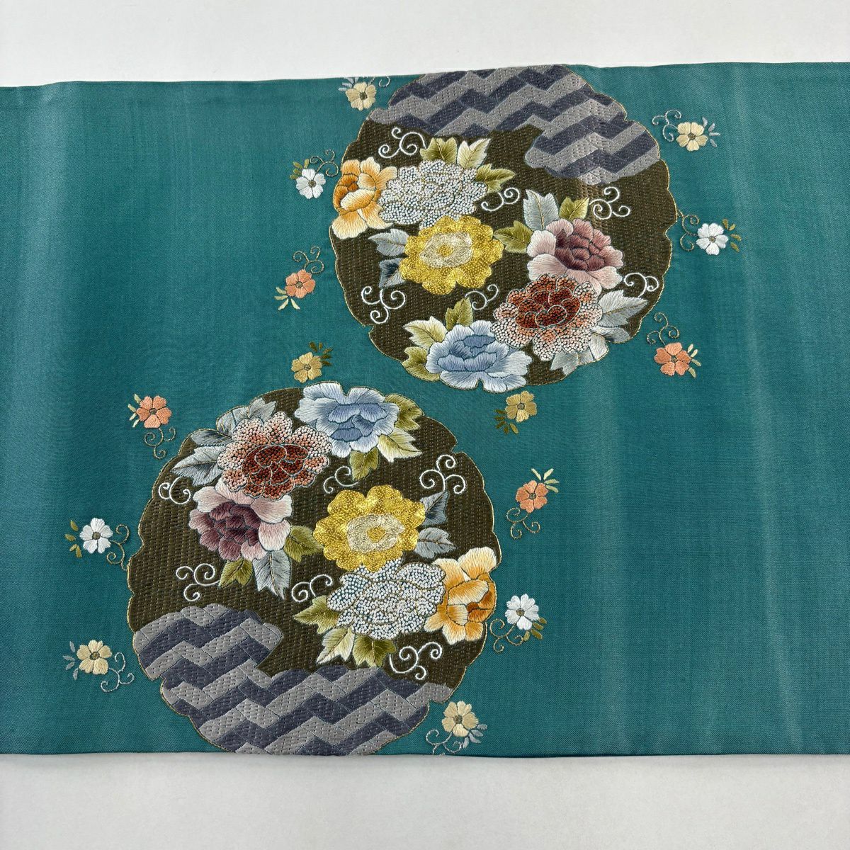 【美品】 袋帶 名品級 扇子面 雪輪 金銀彩 刺繡 綠 お太鼓柄 純蠶絲