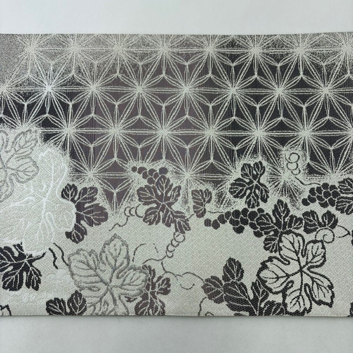 【美品】 袋帶 名品級 葡萄唐草紋 麻葉 奶油色 全通 純蠶絲