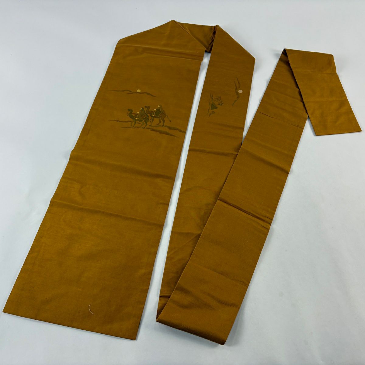 【美品】名古屋帶 名品級 紬織織地 拉克達 人物 山吹茶 純蠶絲