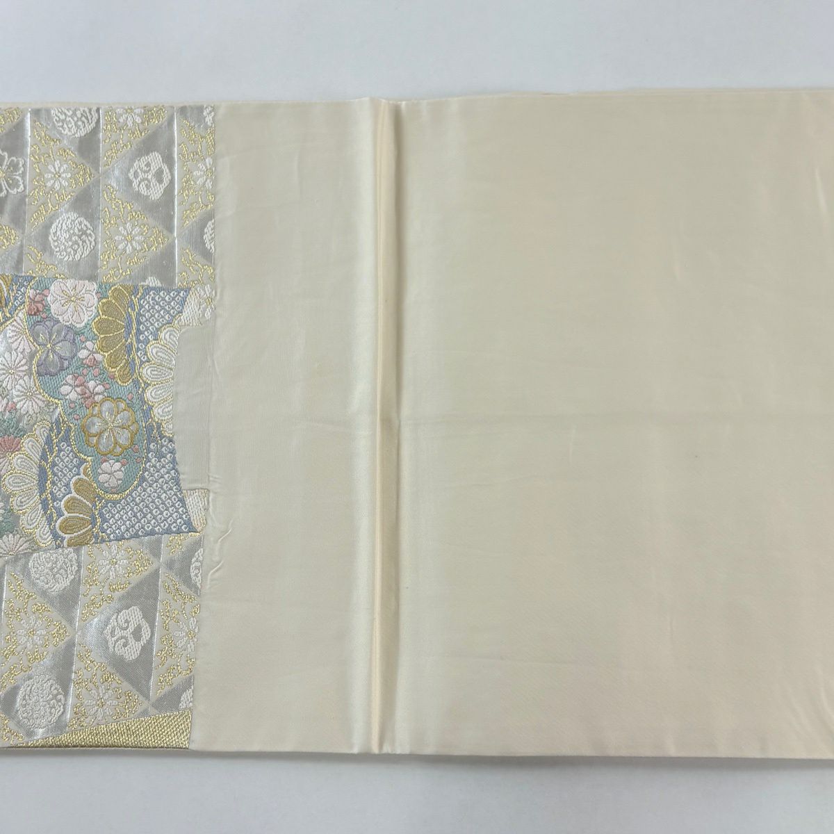 【美品】 袋帶 名品級 草花紋紋 有職文樣 金絲 金金箔 米色 六通 純蠶絲