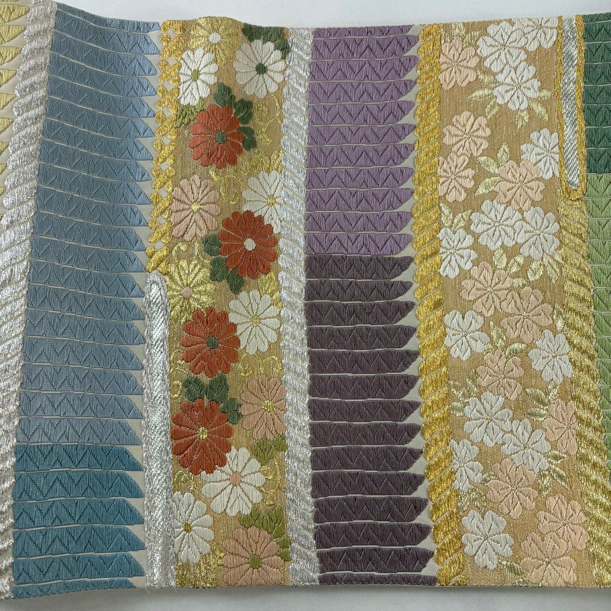 【美品】 袋帶 名品級 菊花花 櫻花 金銀彩 刺繡 米色 六通 純蠶絲