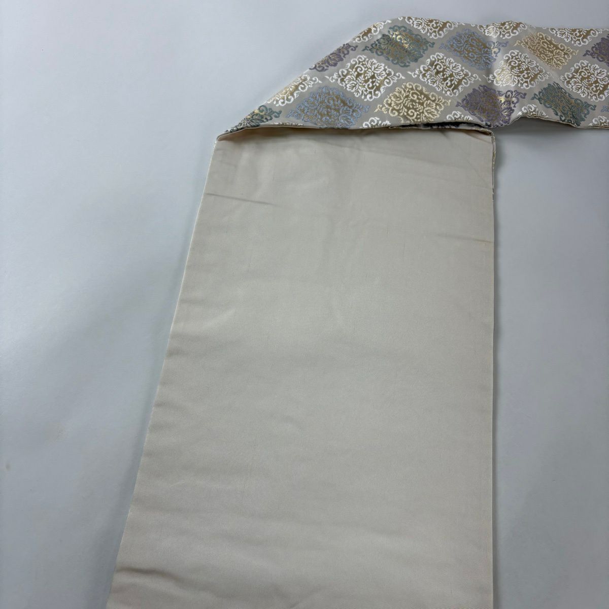 名古屋帶 名品級 花唐草紋 刺繡 金金箔 米色 純蠶絲