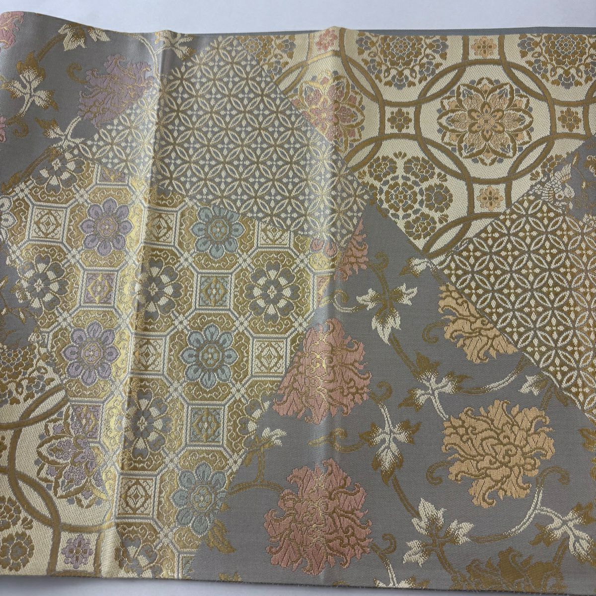 【美品】 袋帶 名品級 金金箔屋清兵衛 落款 西陣織 欧亜吉祥文 金金箔 米色 六通 純蠶絲