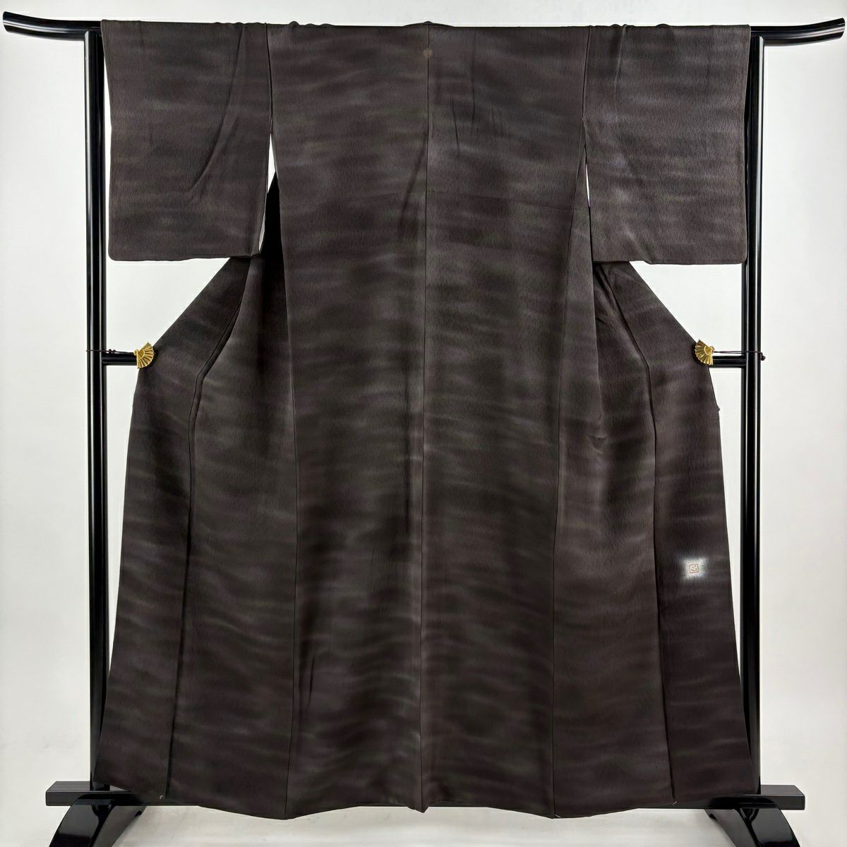 【美品】 小紋 身長159cm 袖長64cm M 雙層 落款あり 霞 地紋 漸層 焦茶 純蠶絲 名品級 一つ紋
