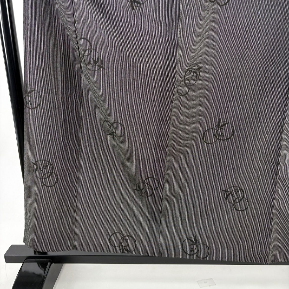 【美品】 塩澤紬織 身長159.5cm 袖長64.5cm M 單層 塩澤紬織 塩澤物語 證書あり 葉與實 縱條 黑灰 純蠶絲 逸品級