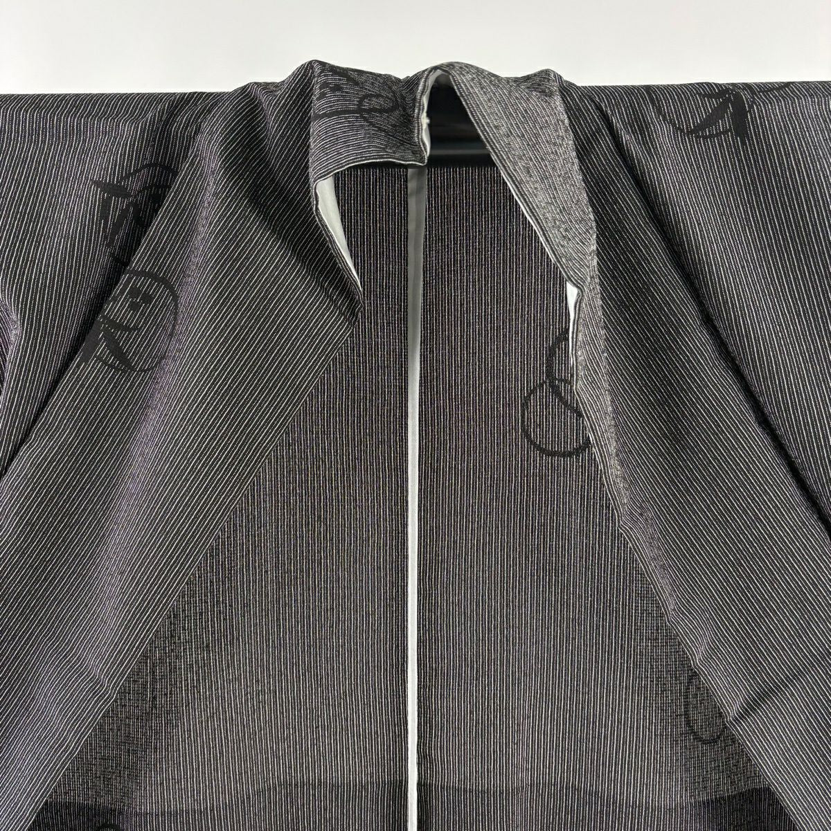 【美品】 塩澤紬織 身長159.5cm 袖長64.5cm M 單層 塩澤紬織 塩澤物語 證書あり 葉與實 縱條 黑灰 純蠶絲 逸品級