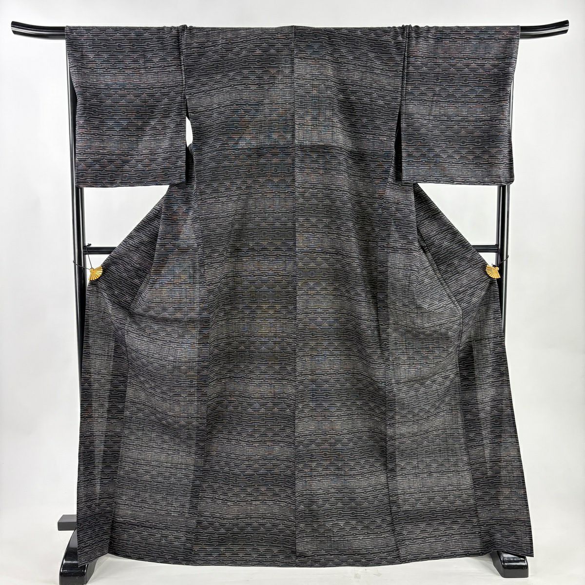 【美品】紬織 身長173cm 袖長68.5cm L 薄物 結城紬織地 はたおり娘 やまと 證書あり 縞 菱 黑 純蠶絲 逸品級