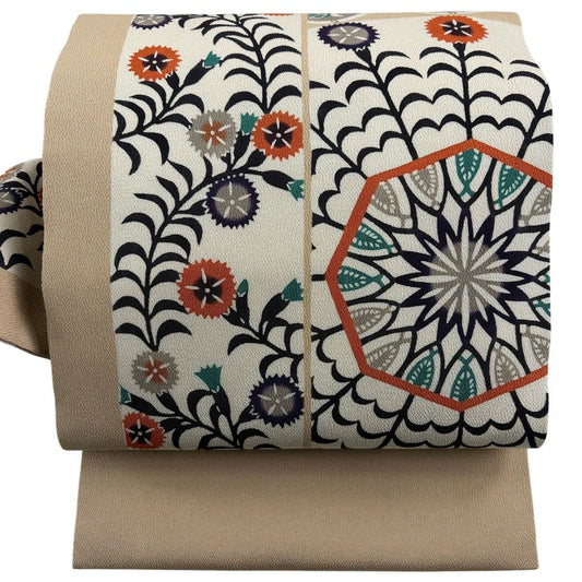 【美品】 名古屋帶 逸品級 栗山吉三郎 落款あり 和染紅型 華紋 草花紋紋 絞織 米色 純蠶絲