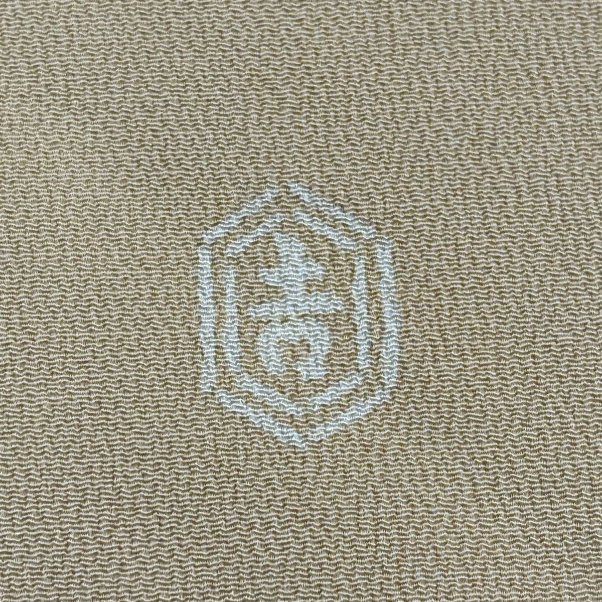 【美品】 名古屋帶 逸品級 栗山吉三郎 落款あり 和染紅型 華紋 草花紋紋 絞織 米色 純蠶絲