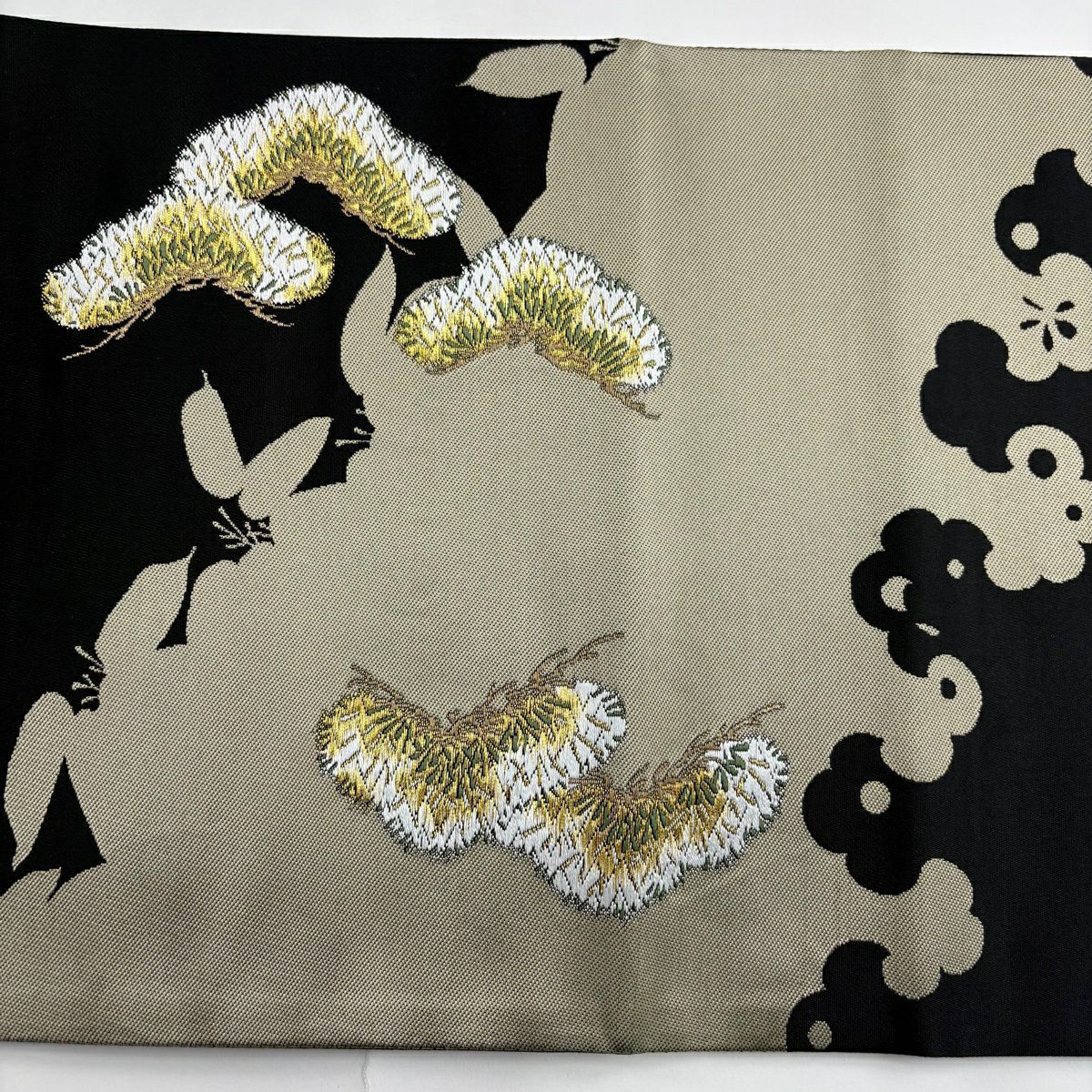 【美品】 袋帶 逸品級 上野為二 落款 松樹 唐織 金絲 黑 お太鼓圖案 純蠶絲