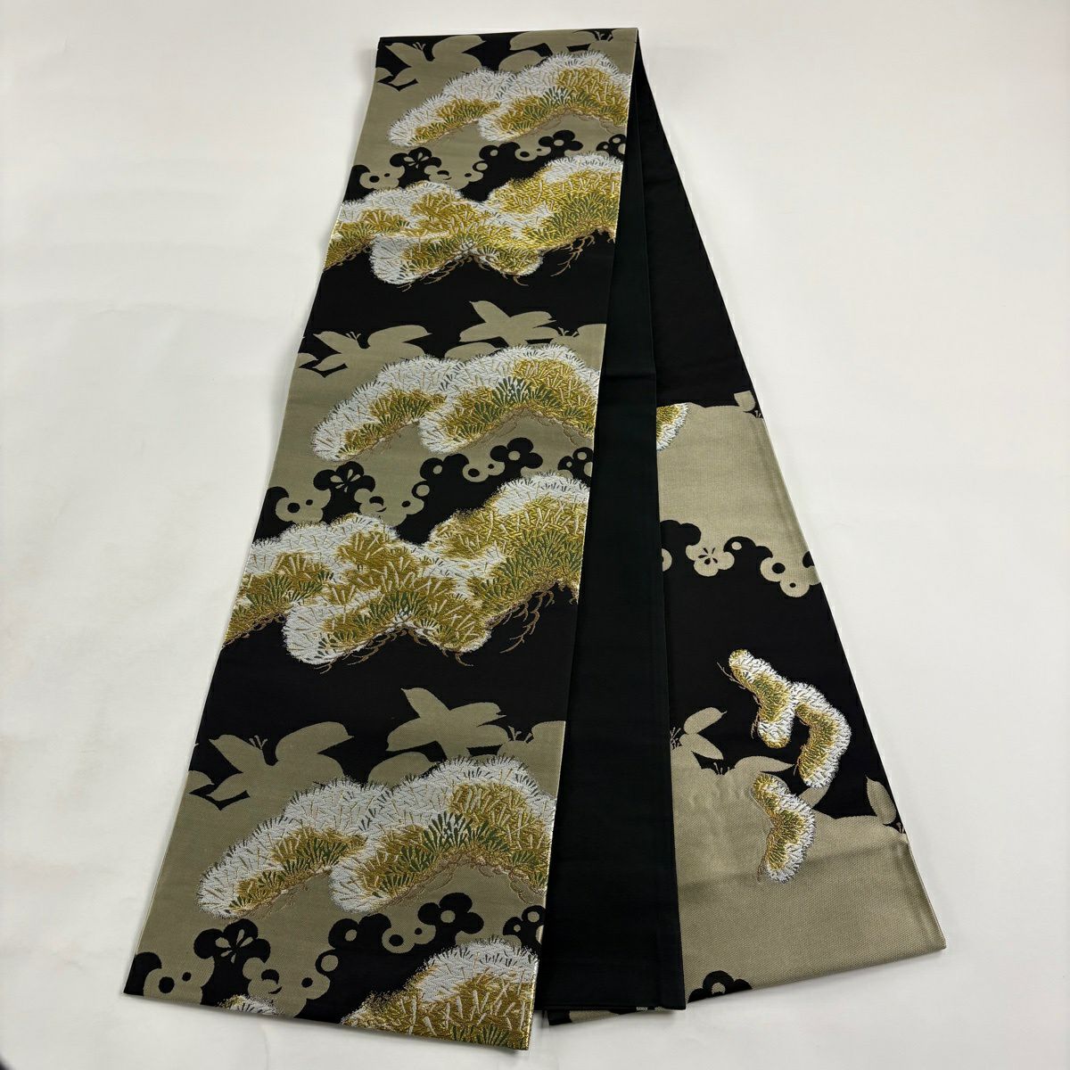 【美品】 袋帶 逸品級 上野為二 落款 松樹 唐織 金絲 黑 お太鼓圖案 純蠶絲