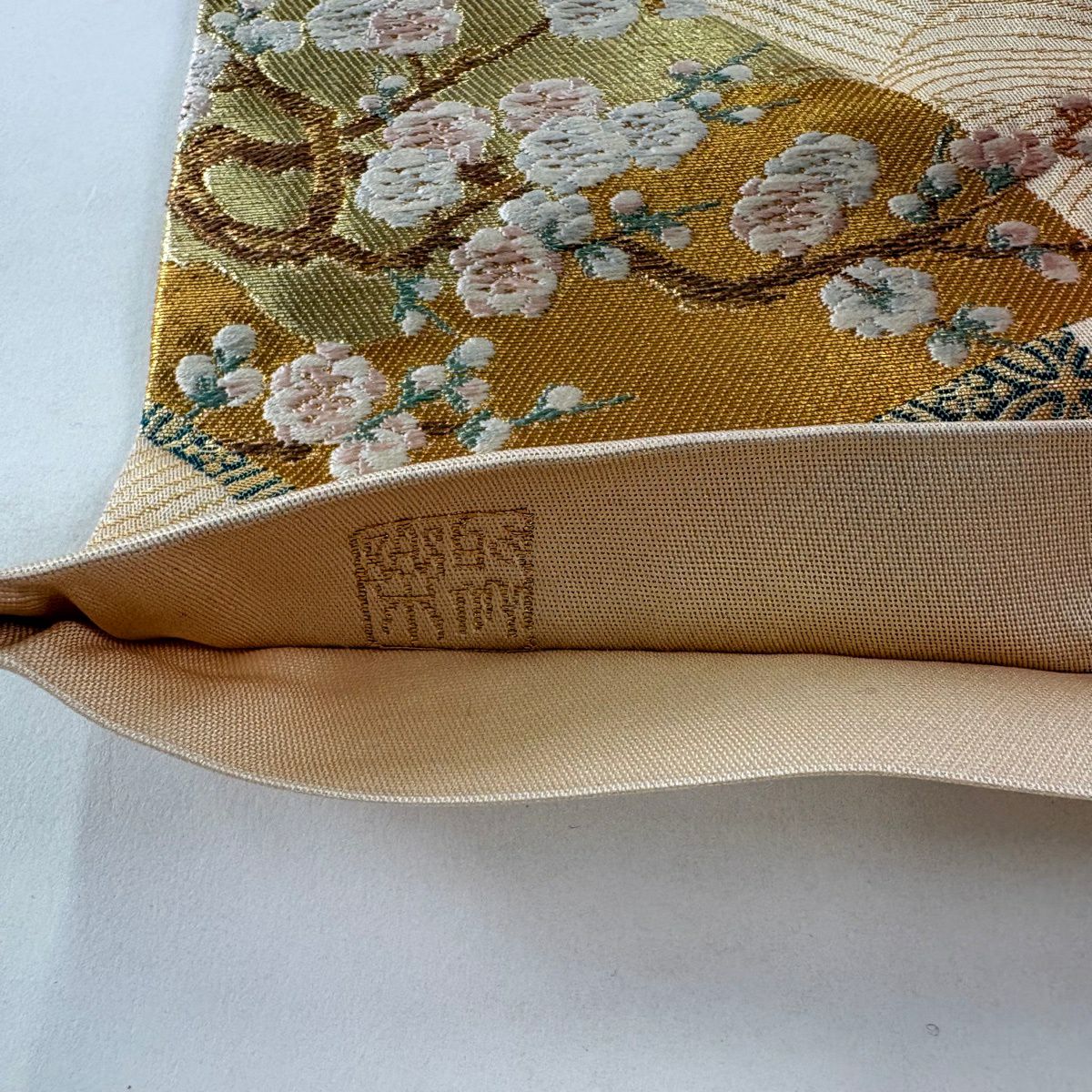 【美品】 袋帶 逸品級 じゅらく 落款あり 証紙あり 帝王紫 扇子面 花鳥 金糸 金金箔 米色 六通 純蠶絲