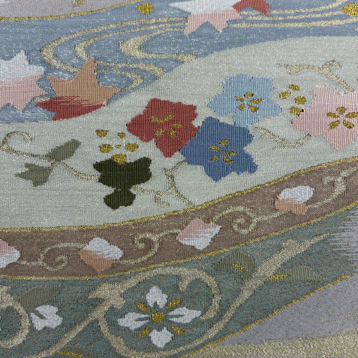 【美品】 袋帶 逸品級 草花紋紋 流水 金銀彩 灰色 お太鼓柄 純蠶絲