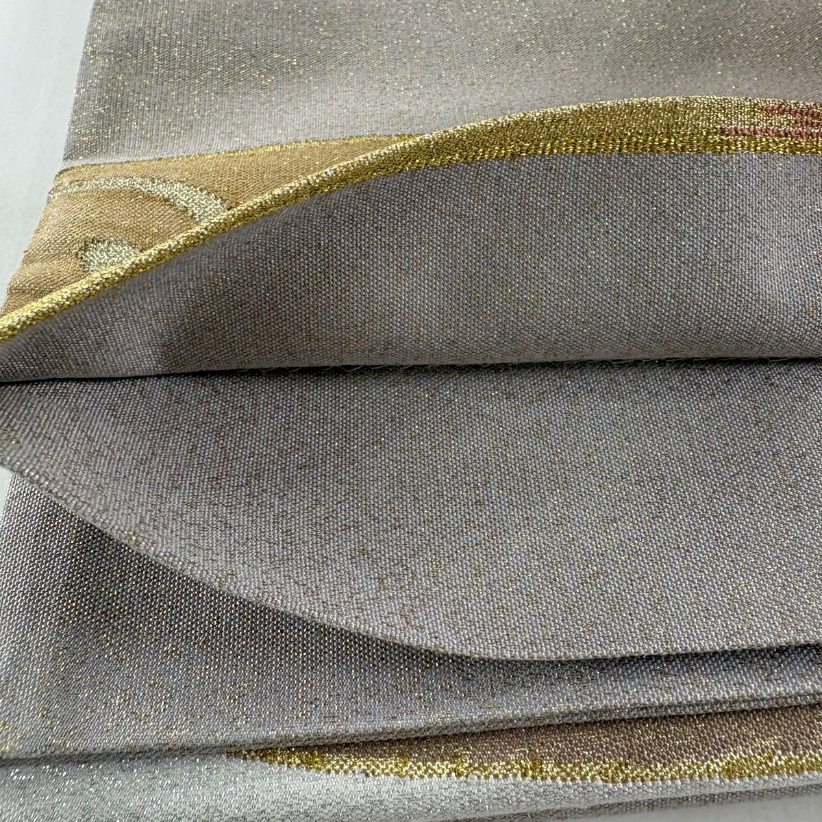 【美品】 袋帶 逸品級 草花紋紋 流水 金銀彩 灰色 お太鼓柄 純蠶絲