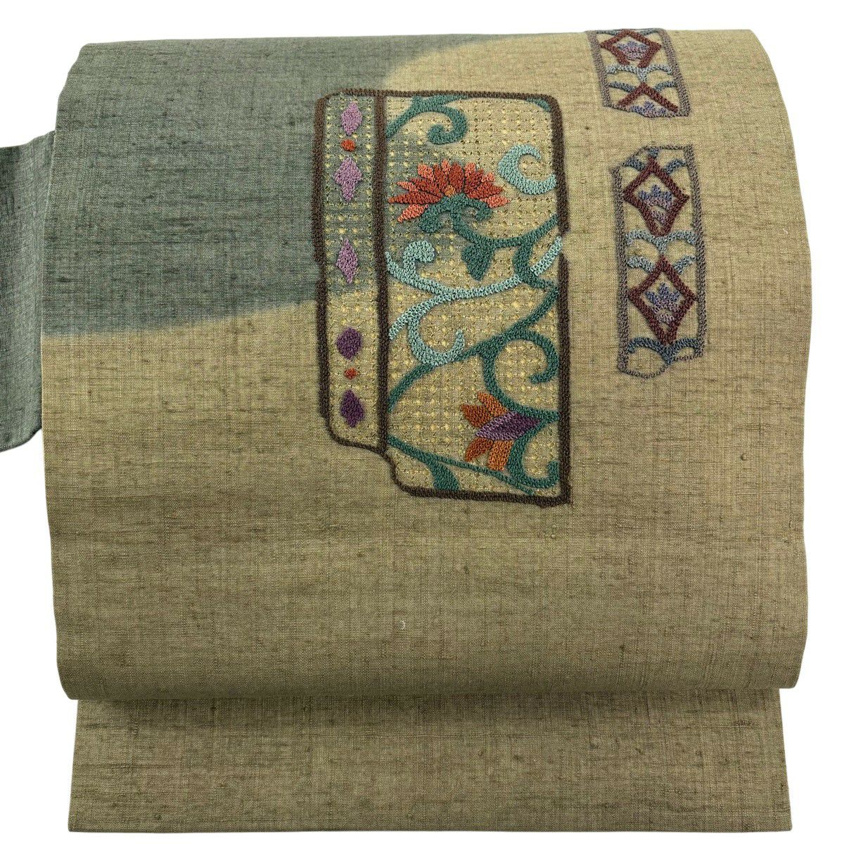 【美品】 名古屋帶 秀品級 紬織織 花唐草紋 幾何學 相良刺繡 刺繡 茶綠 純蠶絲