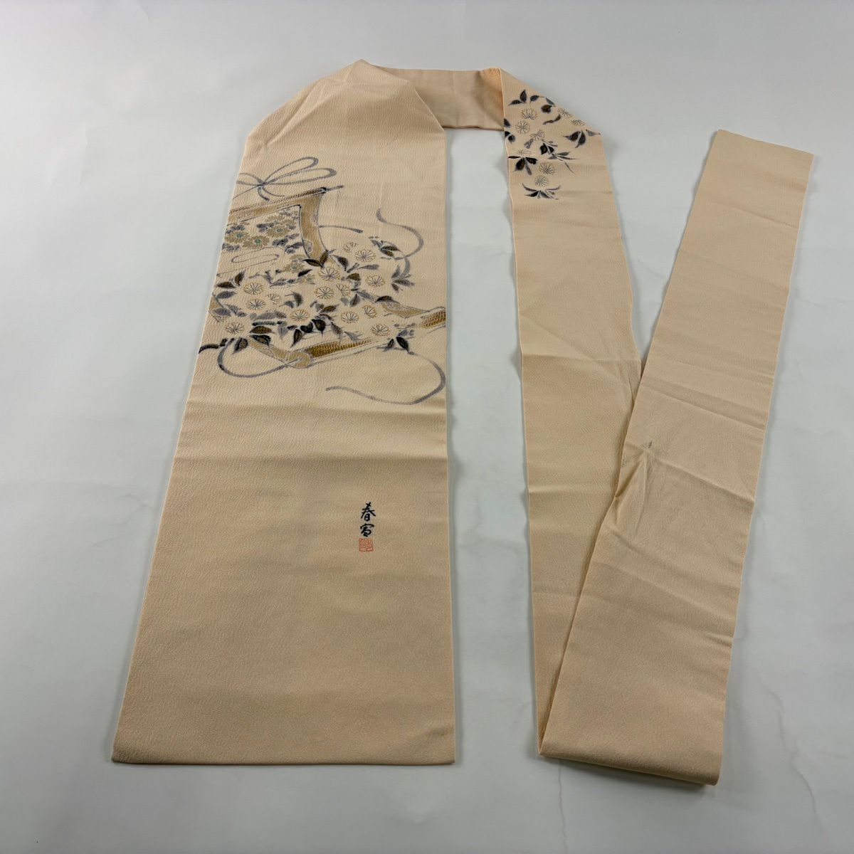 名古屋帶 秀品級 落款 山科春宣 卷物 草花紋紋 金彩裝飾 淺橙色 純蠶絲