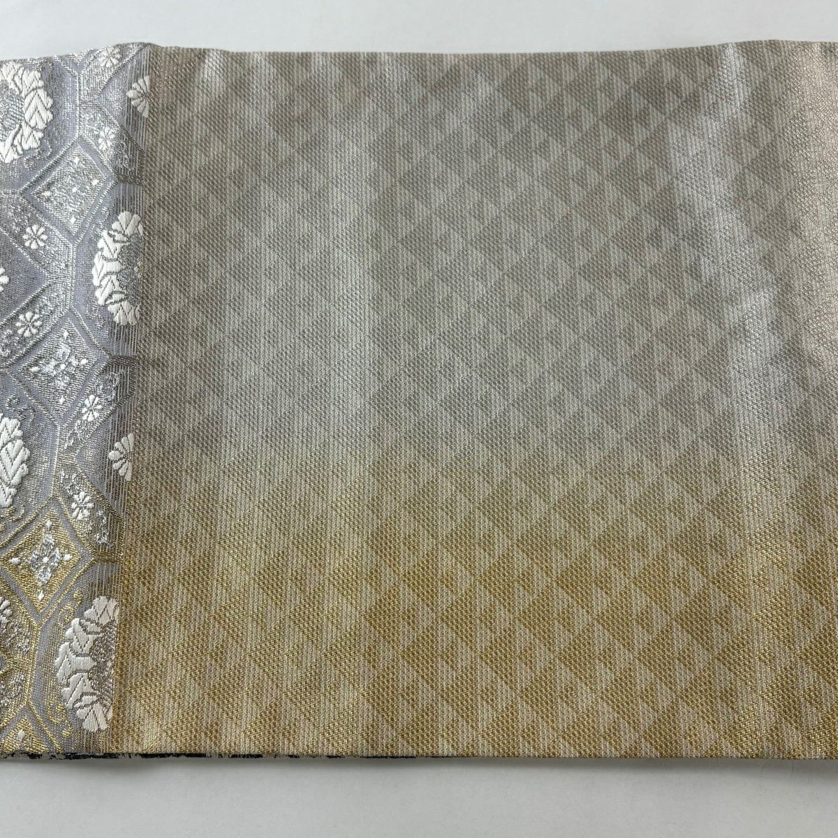 【美品】 袋帶 名品級 花唐草紋 菱 金銀彩 銀色 大鼓圖案 純蠶絲