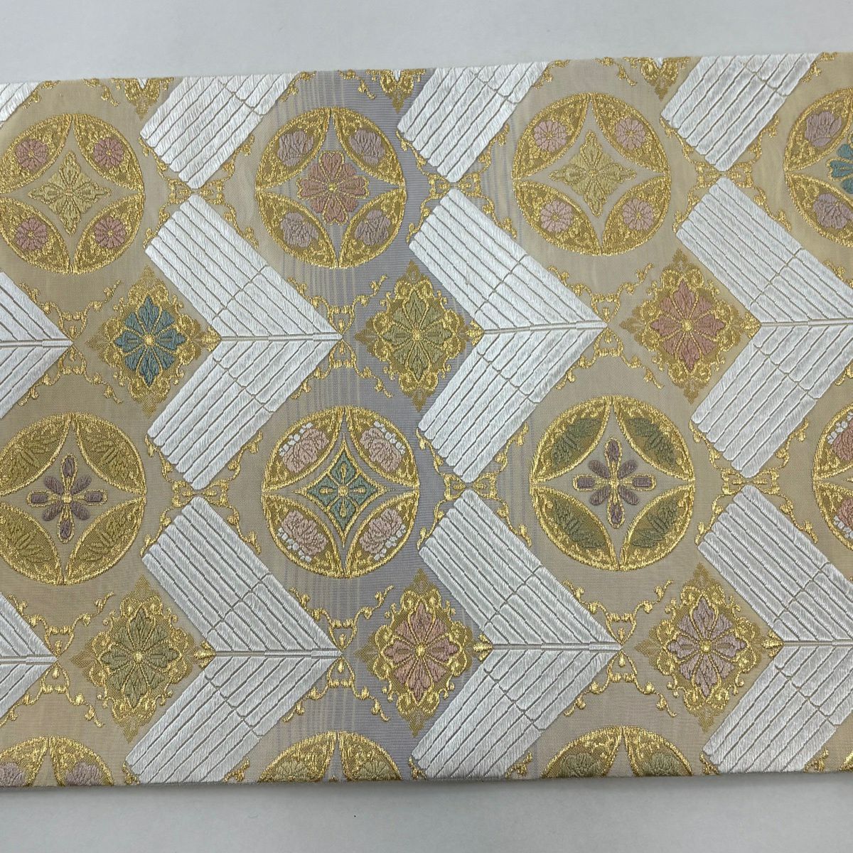 【美品】 袋帶 名品級 七寶紋 花刺繡 金絲 米色 六通 純蠶絲