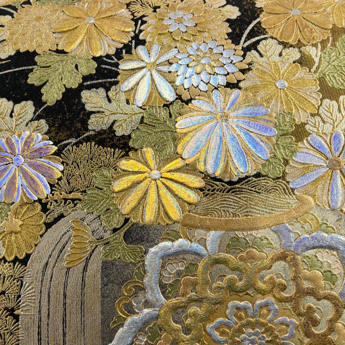 【美品】 袋帶 秀品級 華紋 菊花 金銀彩 金金箔 金色 大鼓圖案 純蠶絲