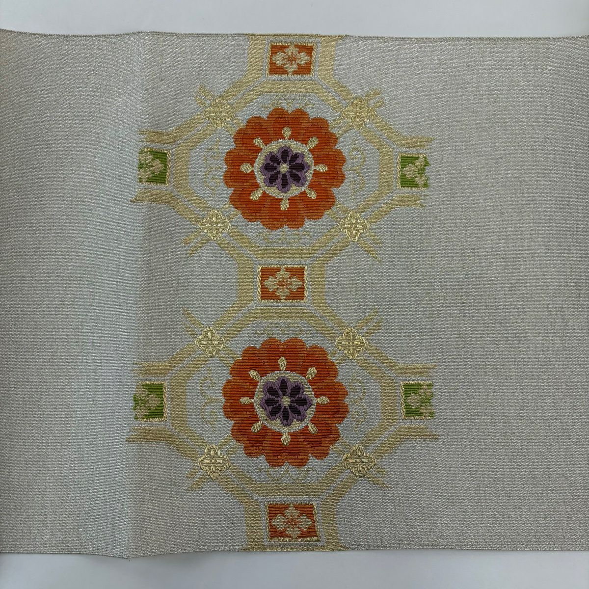 【美品】 名古屋帶 優品級 八寸名古屋帶 松樹葉仕立 蘇江華紋 金絲 銀色 純蠶絲