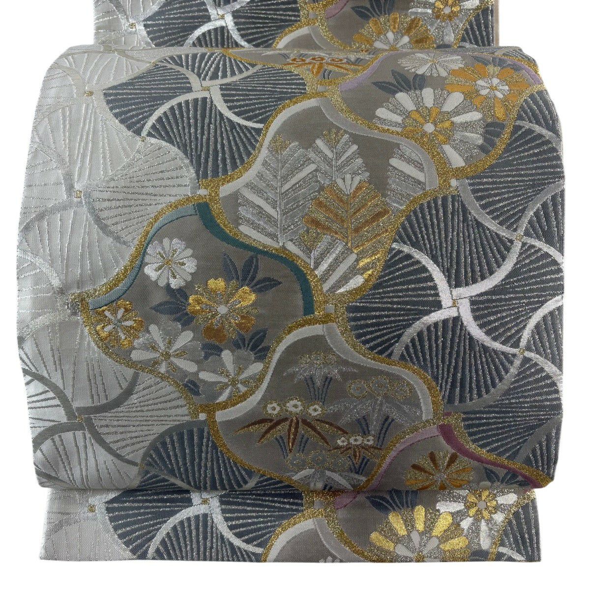 【美品】 袋帶 秀品級 草花紋 若松樹 金金箔 灰白 六通 純蠶絲
