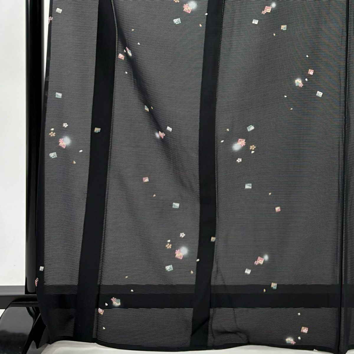【美品】 小紋 身長169.5cm 袖長68.5cm L 薄物 絽 源氏香 櫻花 漸層 黑 純蠶絲 優品級