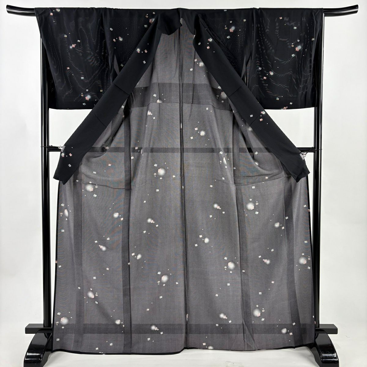 【美品】 小紋 身長169.5cm 袖長68.5cm L 薄物 絽 源氏香 櫻花 漸層 黑 純蠶絲 優品級