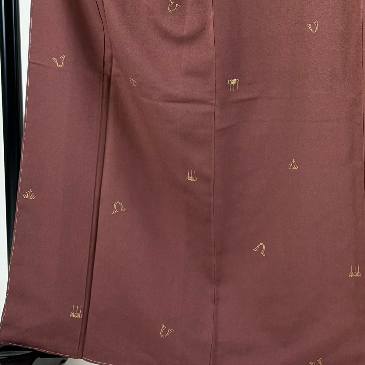【美品】 小紋 身長163cm 袖長67cm M 雙層 矢羽根 王冠 金銀彩 紅茶 純蠶絲 秀品級