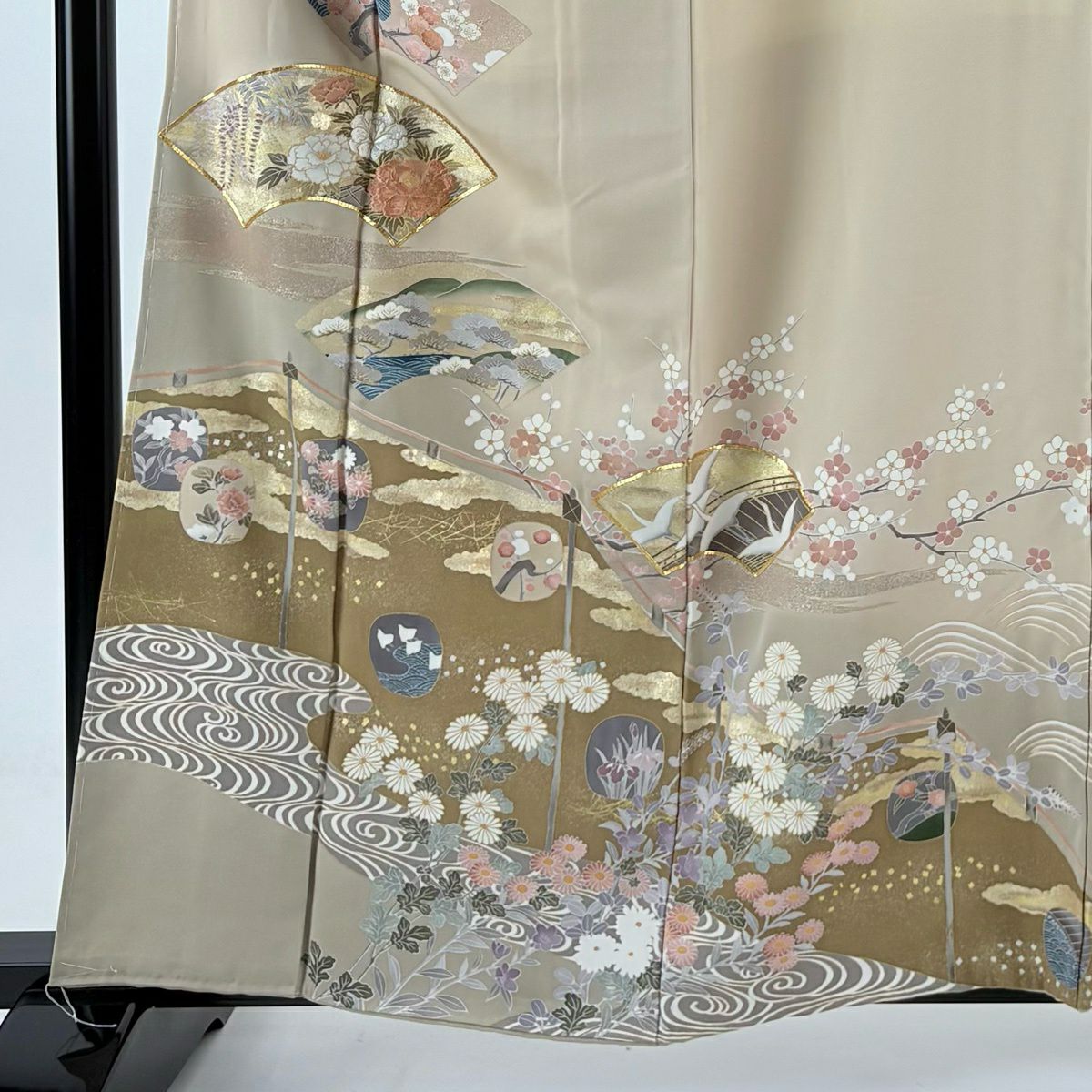 色留袖禮服 身長160cm 袖長66.5cm M 雙層 落款あり 扇子面 草花紋 金絲 金銀彩 淺茶 純蠶絲 秀品級 三つ紋