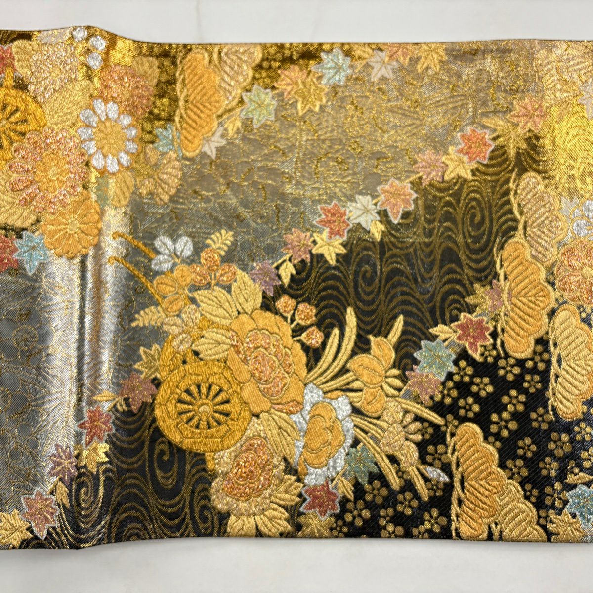 【美品】 袋帶 秀品級 花車 観世水 金金箔 金銀彩 六通 純蠶絲