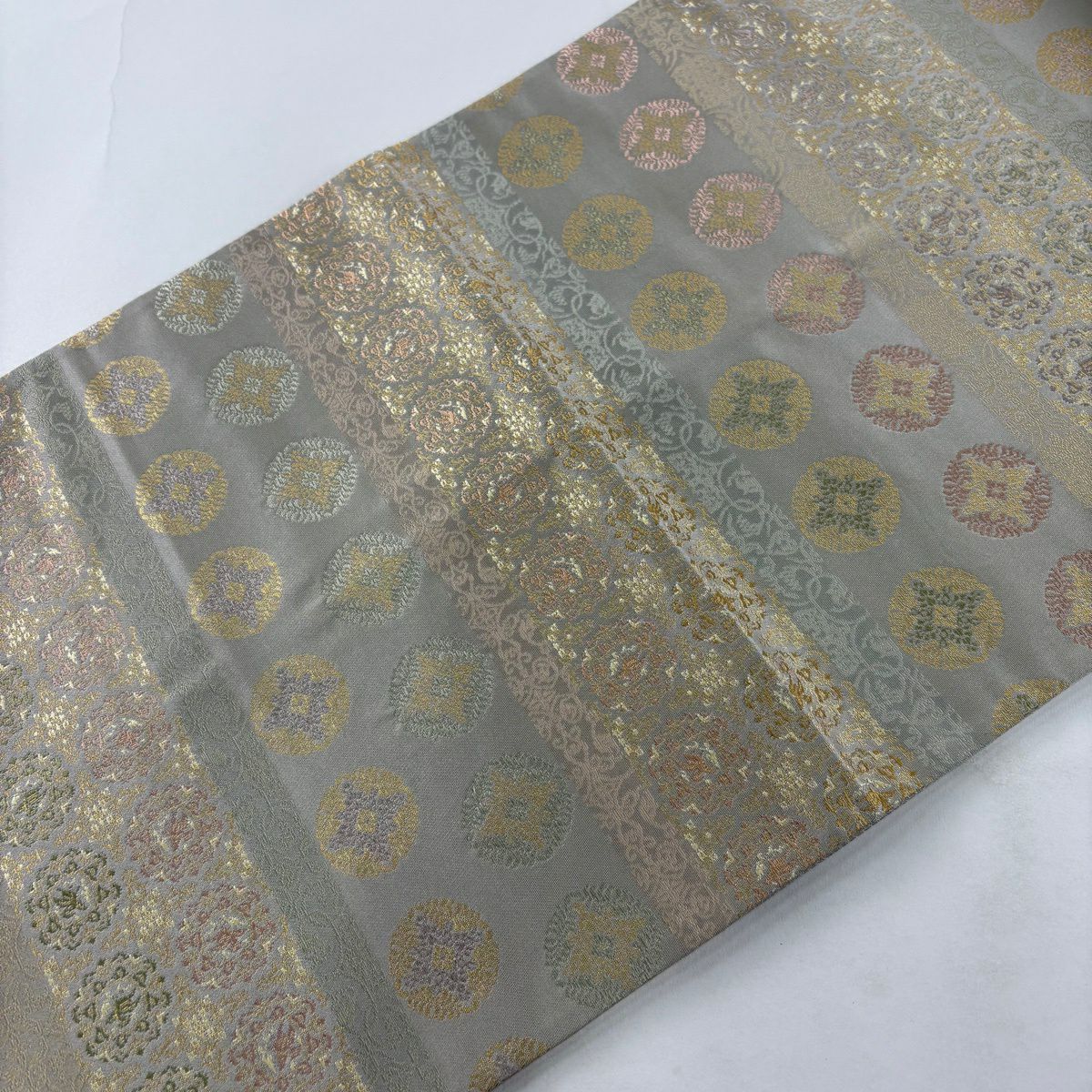 袋帶 名品級 金金箔屋清兵衛 落款 悠久之美 茶之心 名物裂文樣 華紋 花唐草紋 金金箔 灰綠 大鼓圖案 純蠶絲