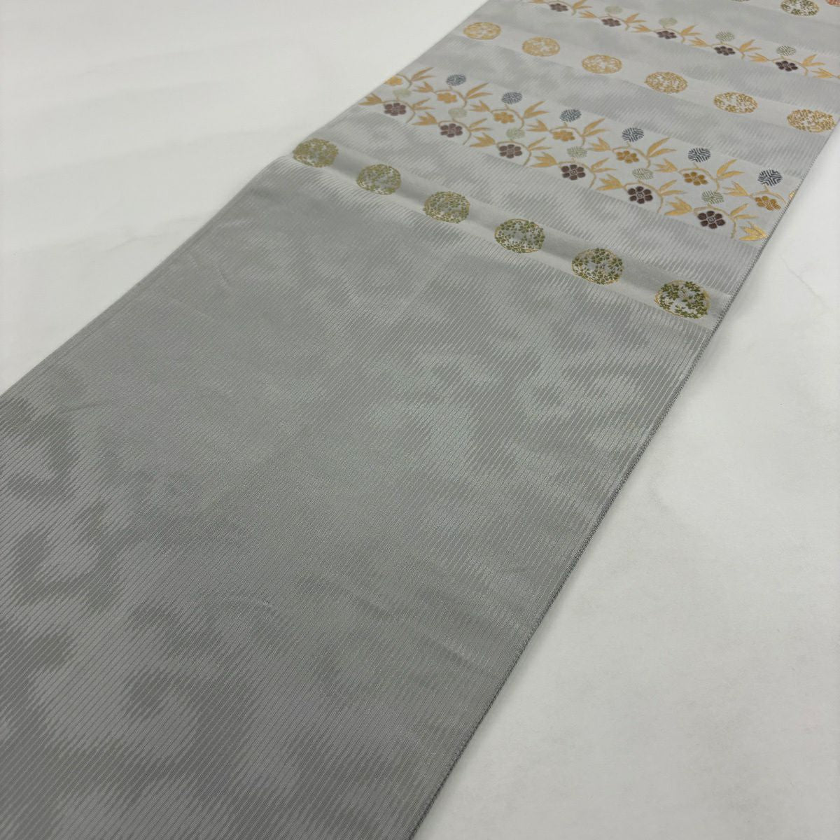 【美品】 袋帶 名品級 金金箔屋清兵衛 落款 西陣織 笹蔓 花丸紋 金金箔 刺繡 灰色 六通 純蠶絲