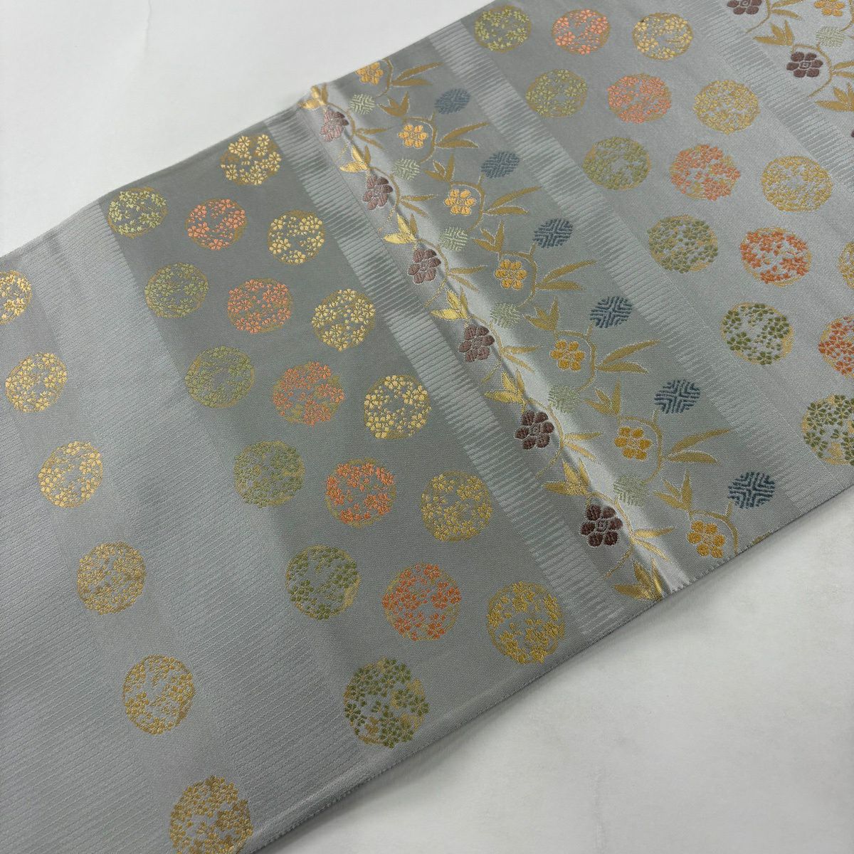 【美品】 袋帶 名品級 金金箔屋清兵衛 落款 西陣織 笹蔓 花丸紋 金金箔 刺繡 灰色 六通 純蠶絲
