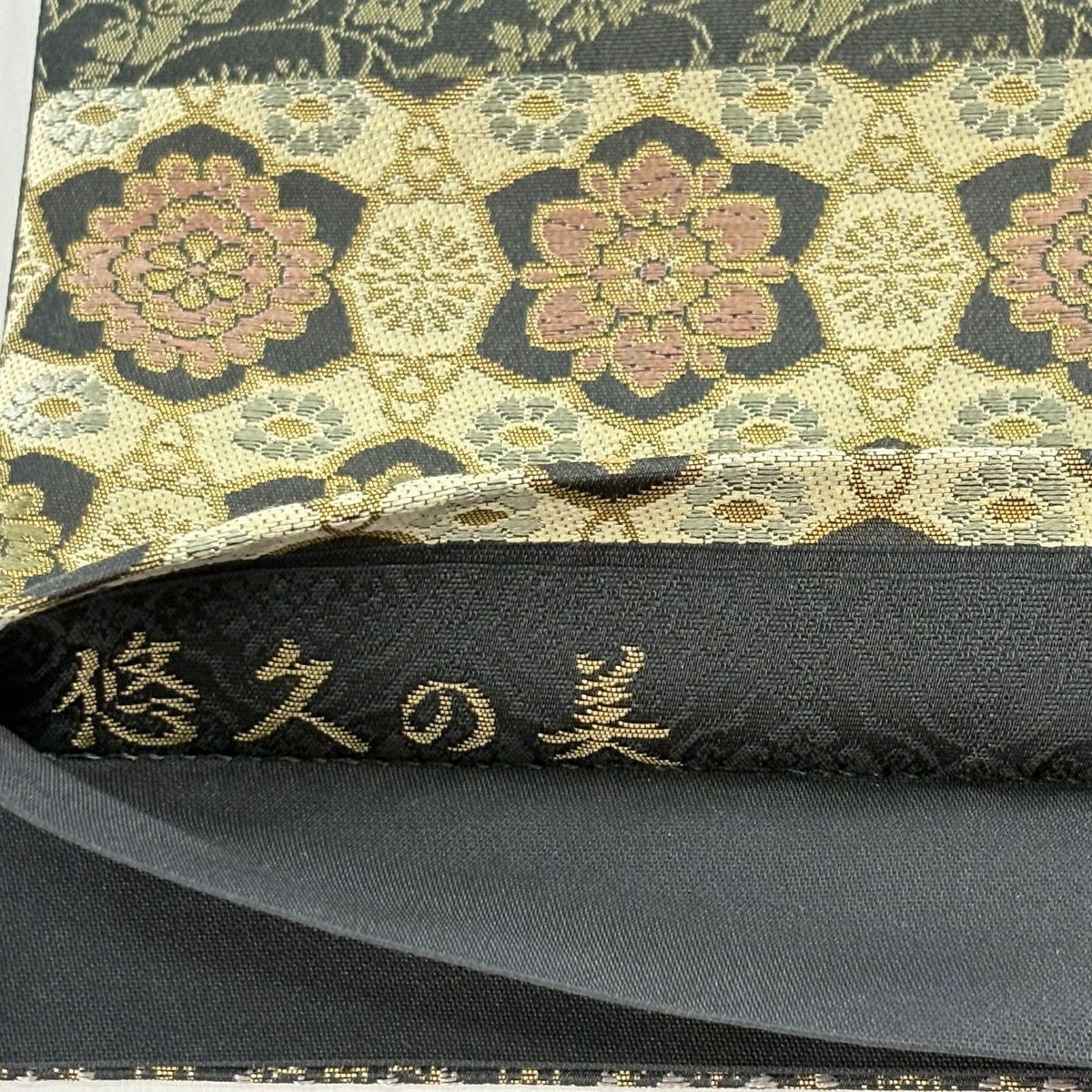 【美品】 袋帶 名品級 金金箔屋清兵衛 落款あり 証紙あり 悠久的美 鳥 華紋 刺繡 黑灰 お太鼓圖案 純蠶絲