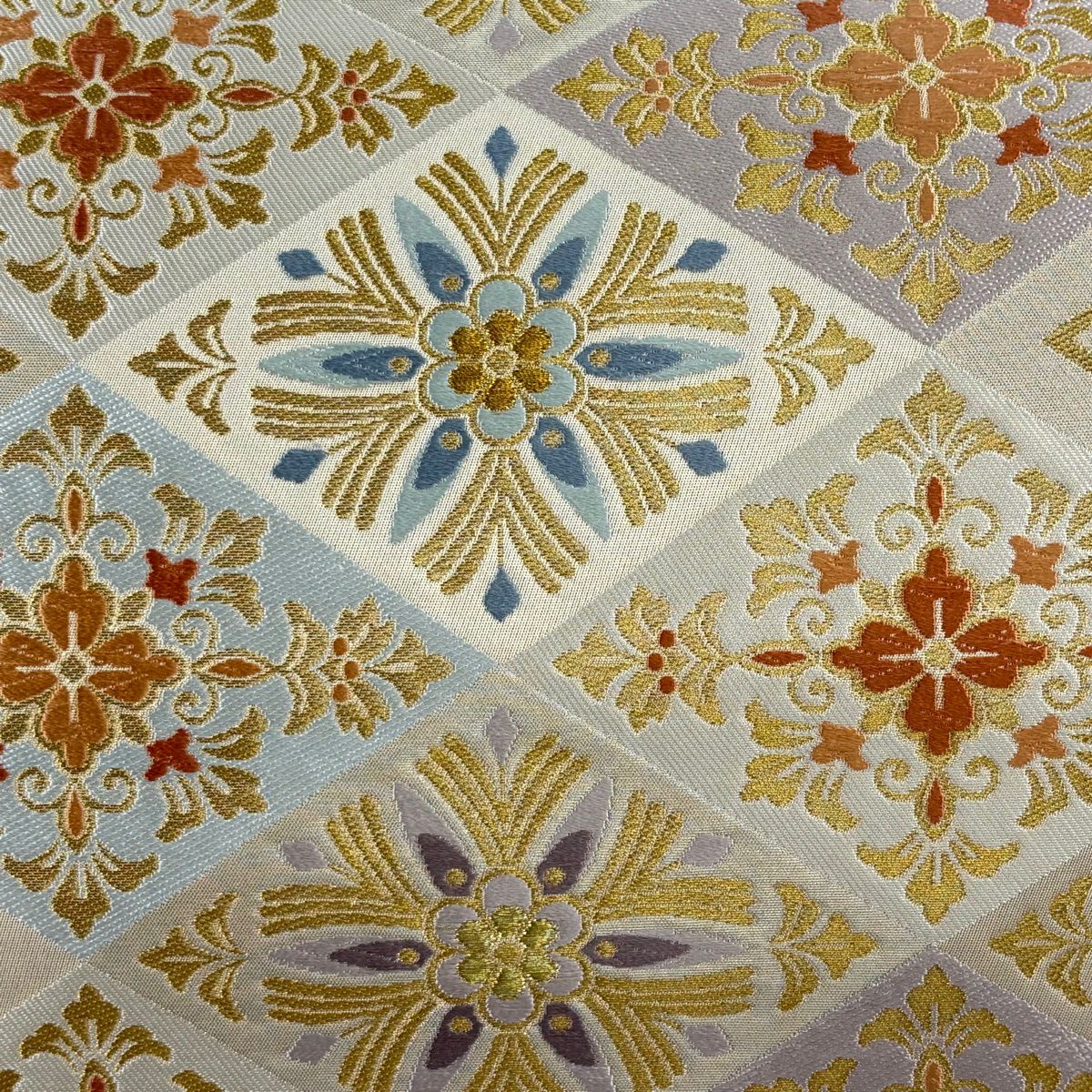 【美品】 袋帶 名品級 落款あり 本家加納 菱 華紋 刺繡 金銀彩 米色 六通 純蠶絲