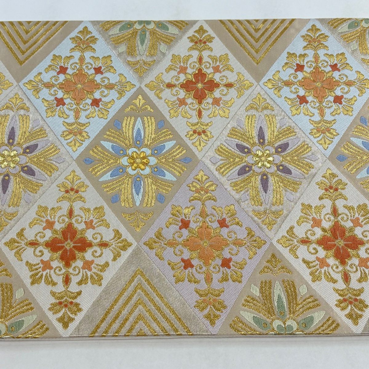【美品】 袋帶 名品級 落款あり 本家加納 菱 華紋 刺繡 金銀彩 米色 六通 純蠶絲