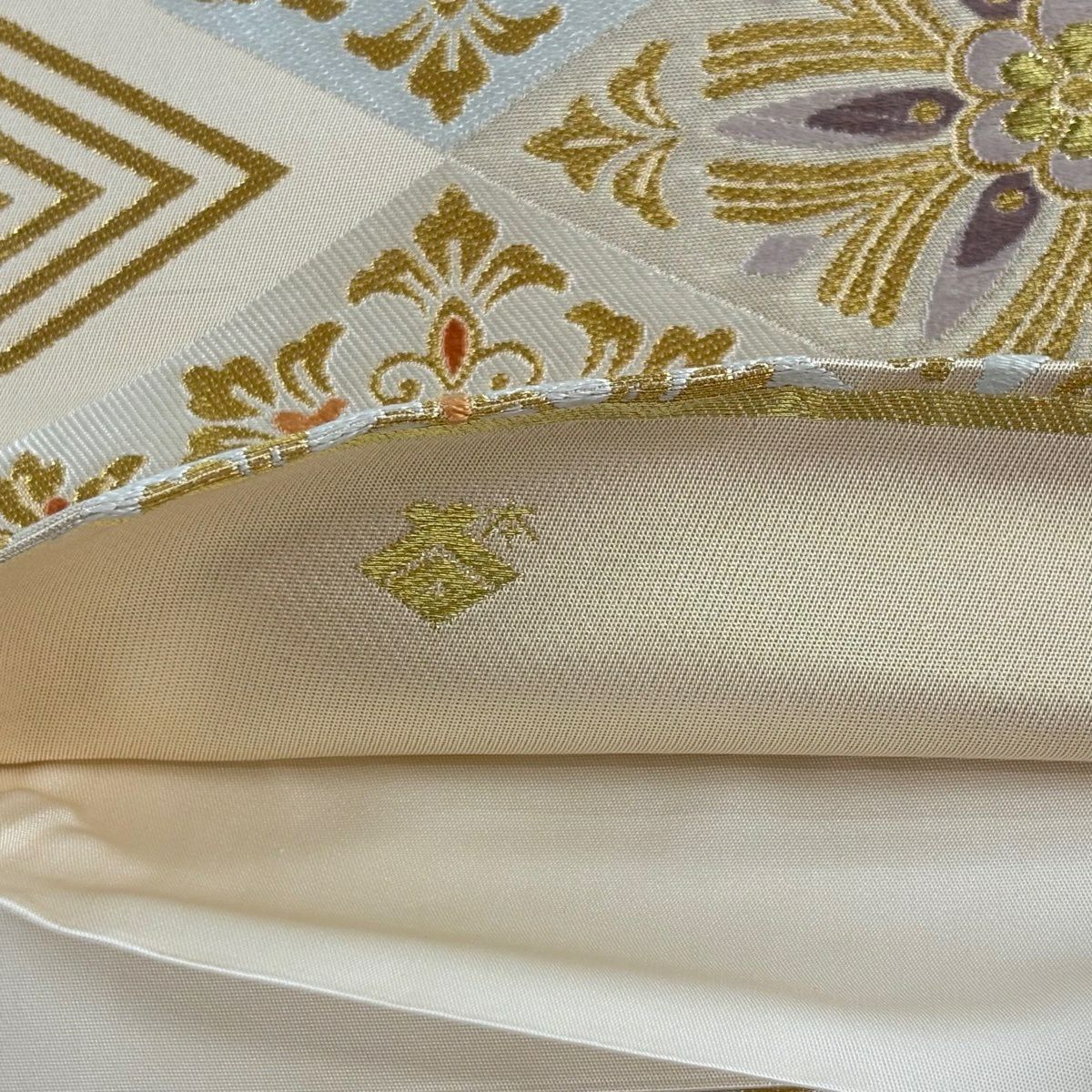 【美品】 袋帶 名品級 落款あり 本家加納 菱 華紋 刺繡 金銀彩 米色 六通 純蠶絲