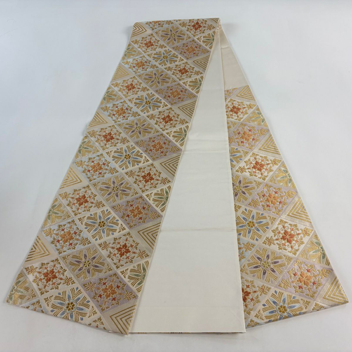 【美品】 袋帶 名品級 落款あり 本家加納 菱 華紋 刺繡 金銀彩 米色 六通 純蠶絲