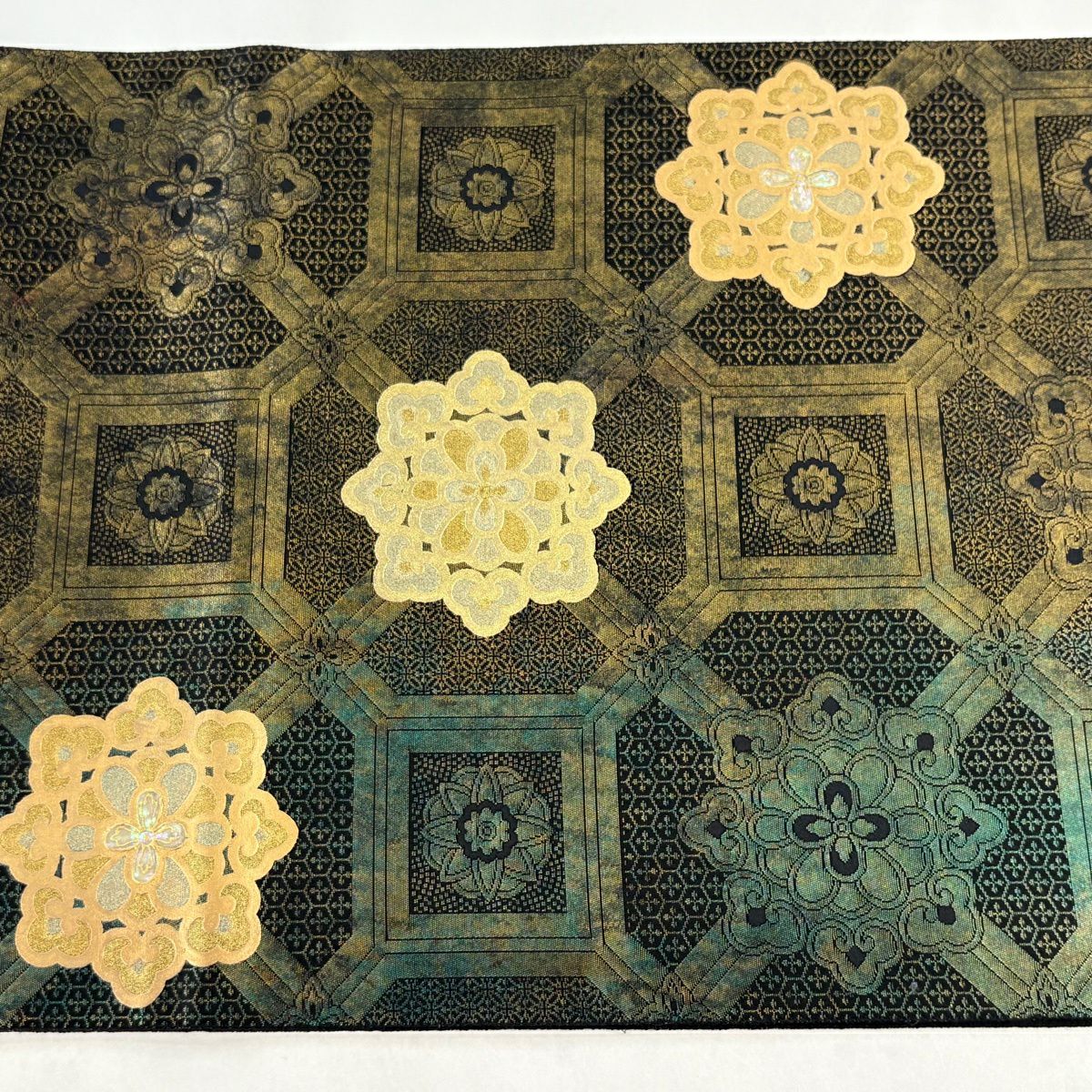 【美品】 袋帶 名品級 金金箔屋清兵衛 落款あり 正倉院寶物 蜀江華紋 螺鈿 金銀彩 黑 お太鼓柄 純蠶絲