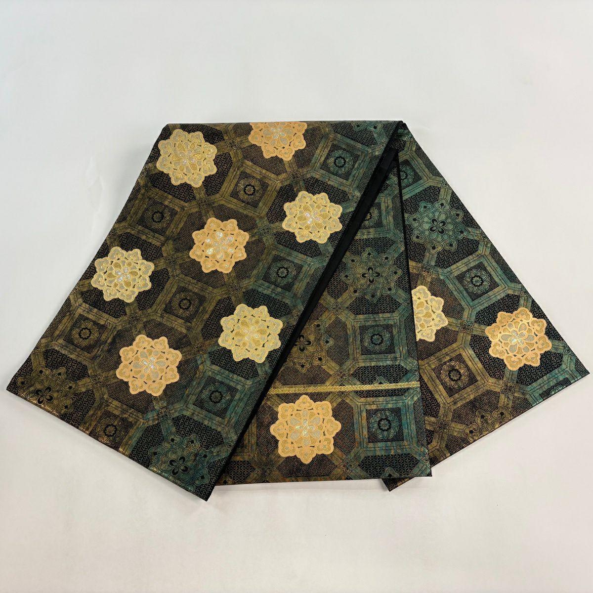 【美品】 袋帶 名品級 金金箔屋清兵衛 落款あり 正倉院寶物 蜀江華紋 螺鈿 金銀彩 黑 お太鼓柄 純蠶絲