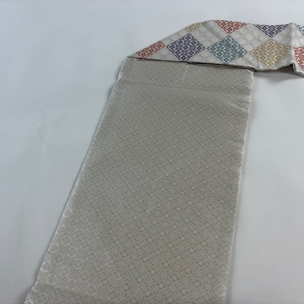 【美品】 名古屋帶 名品級 菱 花菱 刺繡 金線 灰白 純蠶絲